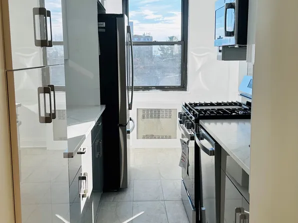 3103 Fairfield Avenue image 2 of 17