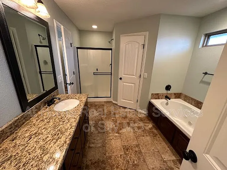 3204 E Bradford St — Photo 7