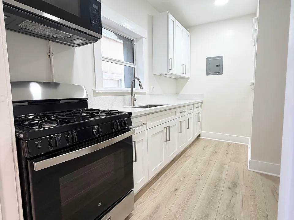 323 W 4th St #203