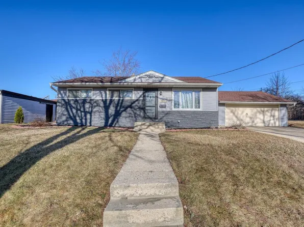 1516 Evergreen DRIVE, Waukesha, WI 53188