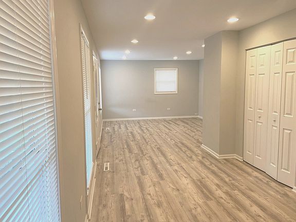 3rd image of 6 E Briarwood Dr