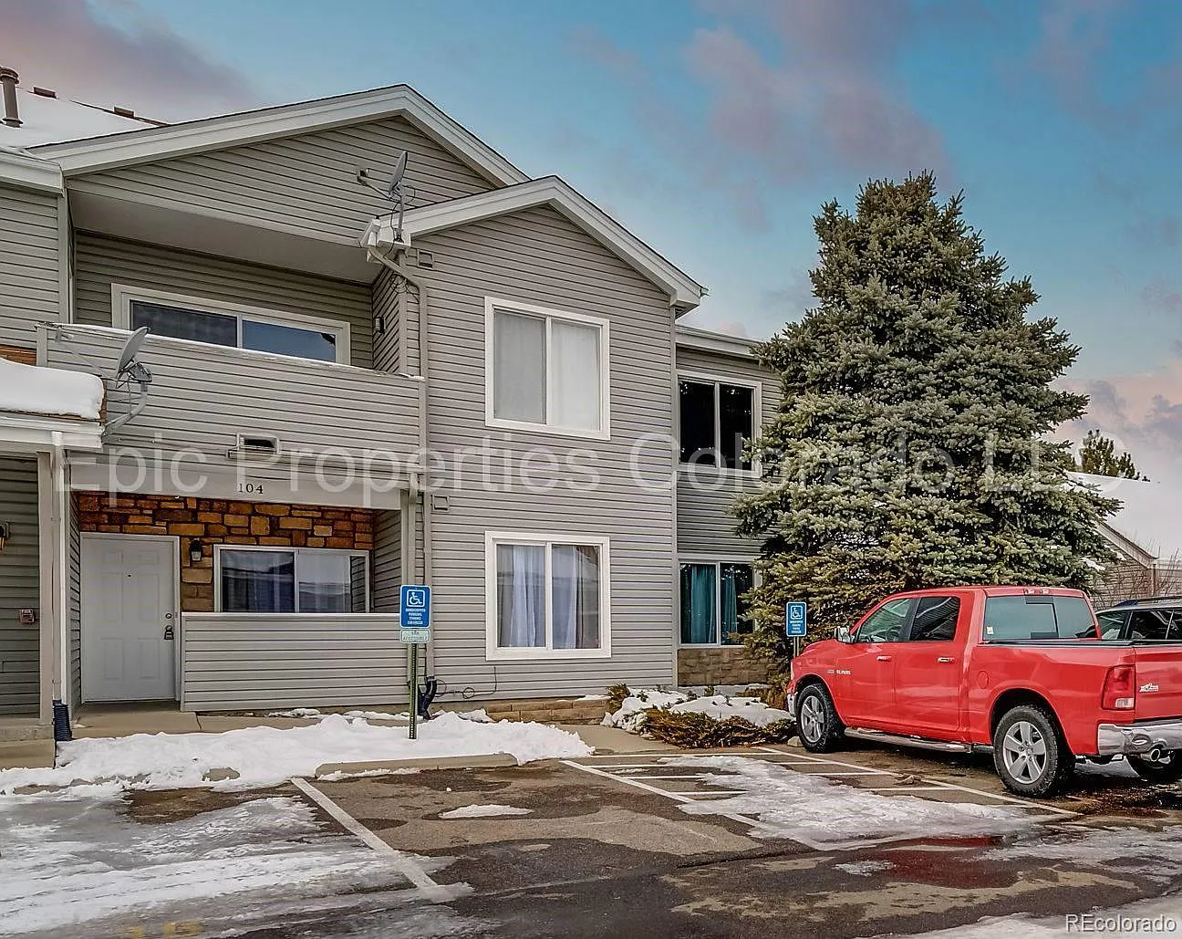 2 bed, 2.0 bath, 982 sqft, $2,050 — Photo 1