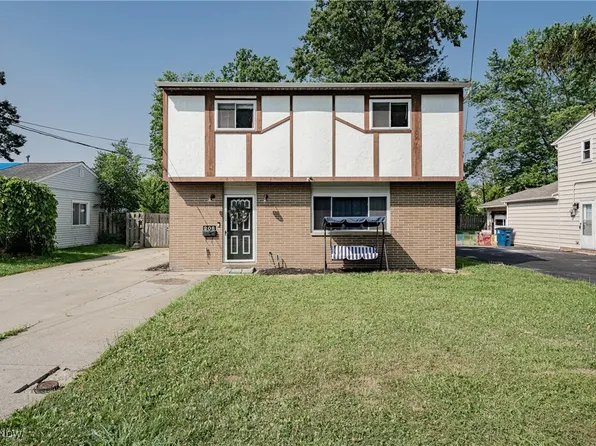 208 Parkway Dr, Eastlake, OH 44095