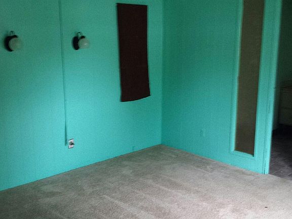 4th image of 1009 S 74th St