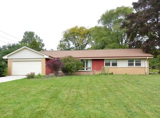 2300 W Daphne Rd, Glendale, WI 53209