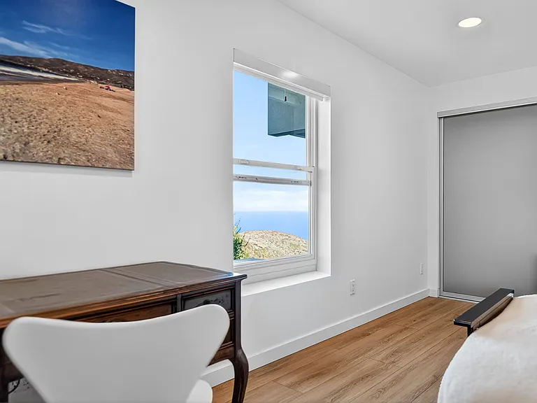 4302 Ocean View Dr — Photo 34
