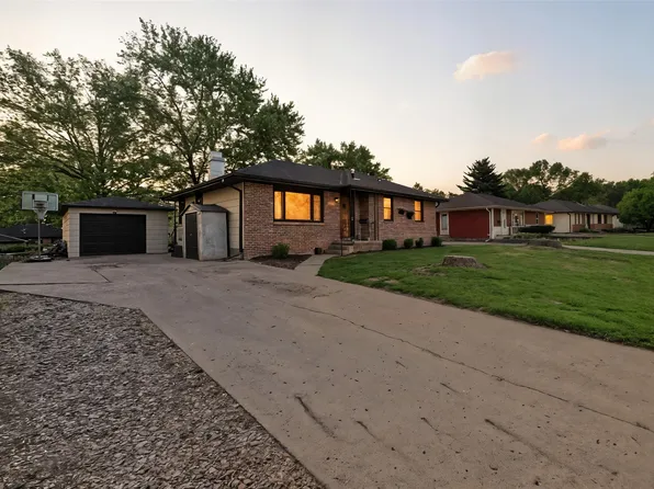 3101 Roblang Ct, Des Moines, IA 50317