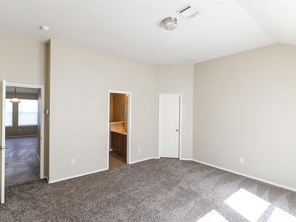 2nd image of 1905 Chapman Dr