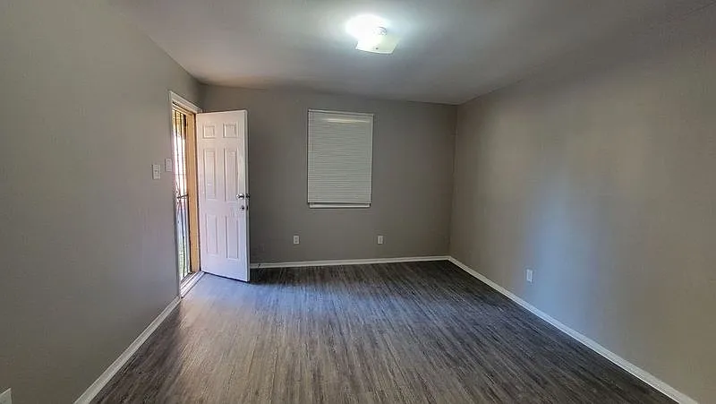 Beautiful Duplex Home — Photo 2