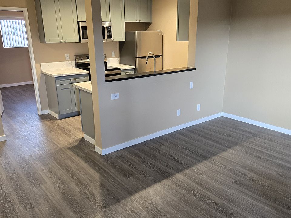 1st image of 4516 32nd St APT 6