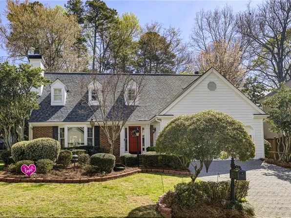 1059 Della St SE, Marietta, GA 30067