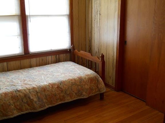 5th image of 706 NW 31st St