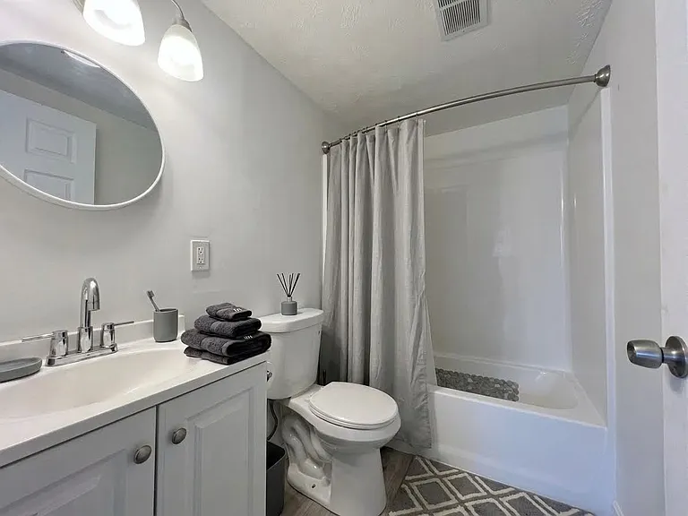 207 Roxana Ave #B — Photo 10