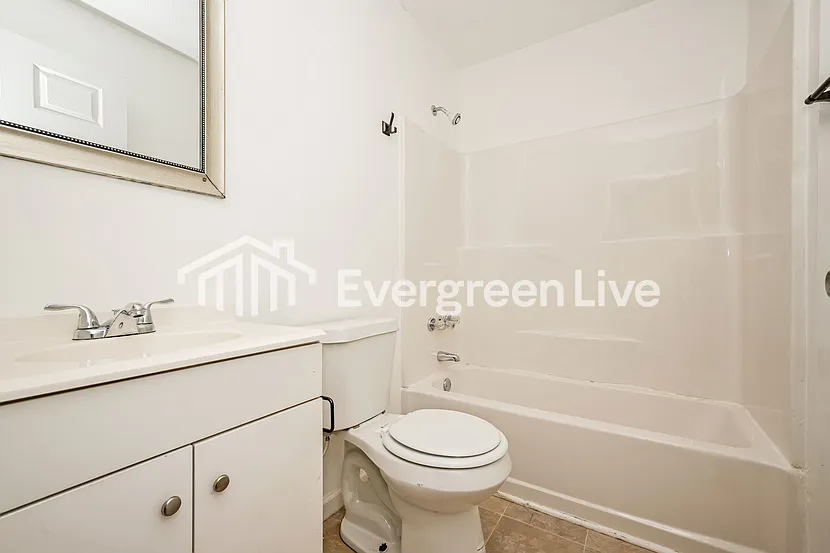3 bed, 2.0 bath, 1008 sqft, $1,345 — Photo 4