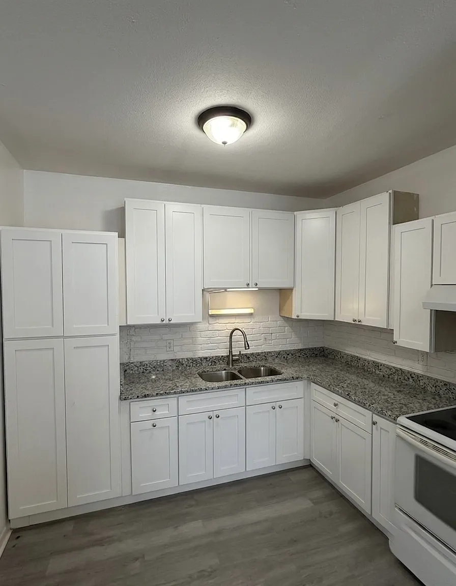 2 bed, 899 sqft, $1,600 — Photo 2
