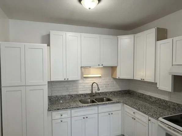 15 Donna Dr, New Haven, CT