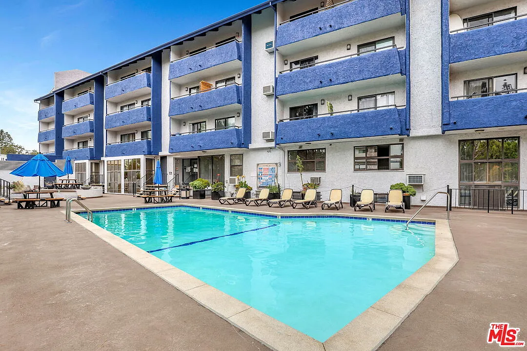 2 bed, 2.0 bath, 962 sqft, $3,995 — Photo 1