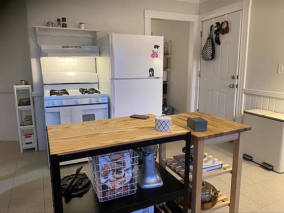 2nd image of 48 Albertina St APT 2