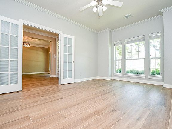 5th image of 2227 Upland Park Dr