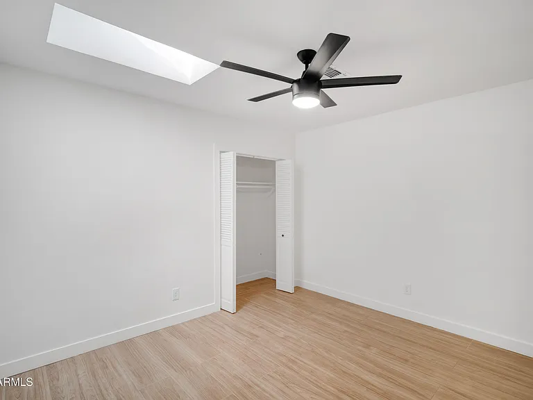 4028 E Edgemont Ave — Photo 24