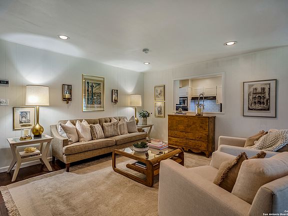 4th image of 206 YOSEMITE DR