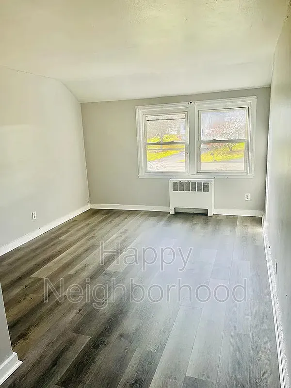 2 bed, 1.0 bath, 1100 sqft, $1,800 — Photo 2