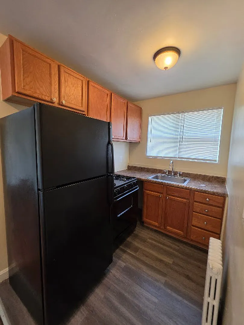 136 Kenilworth Ave Ne — Photo 3