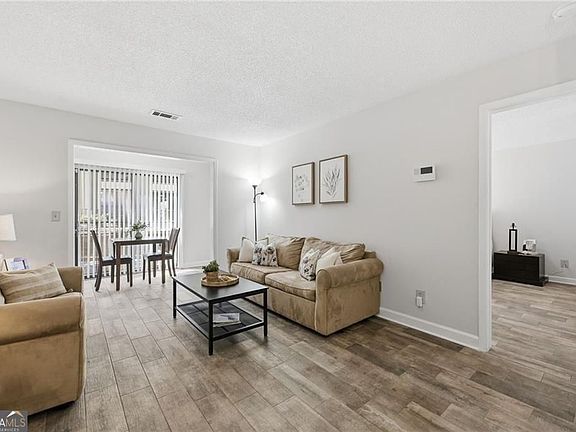 3rd image of 2657 Lenox Rd #113
