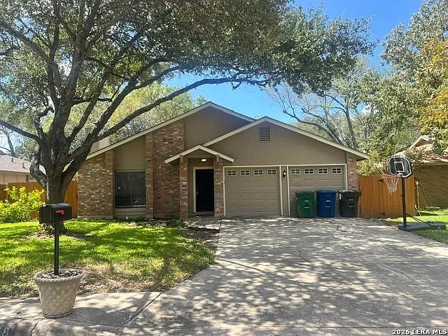 3 bed, 2.0 bath, 1340 sqft, $1,700 — Photo 2