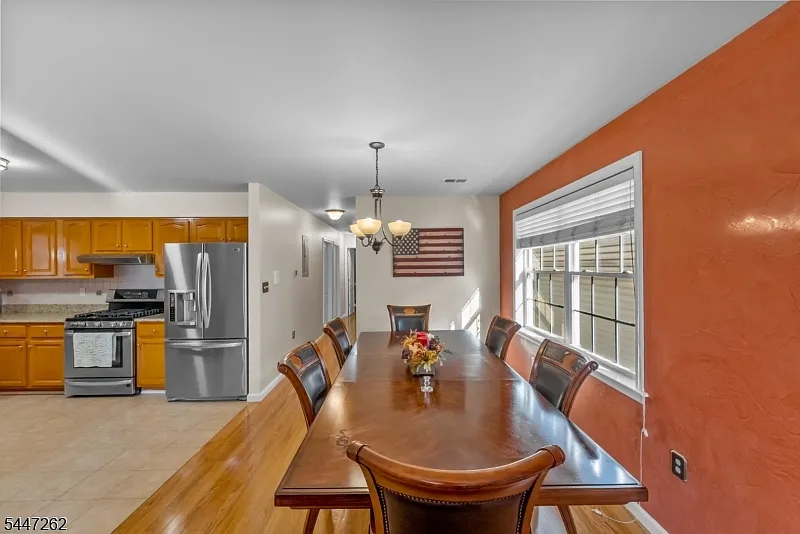 3 bed, 2.0 bath, 1438 sqft, $2,900 — Photo 4