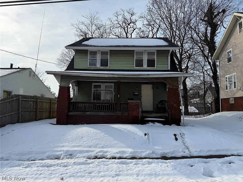 1431 Arnold Ave NW photo 1