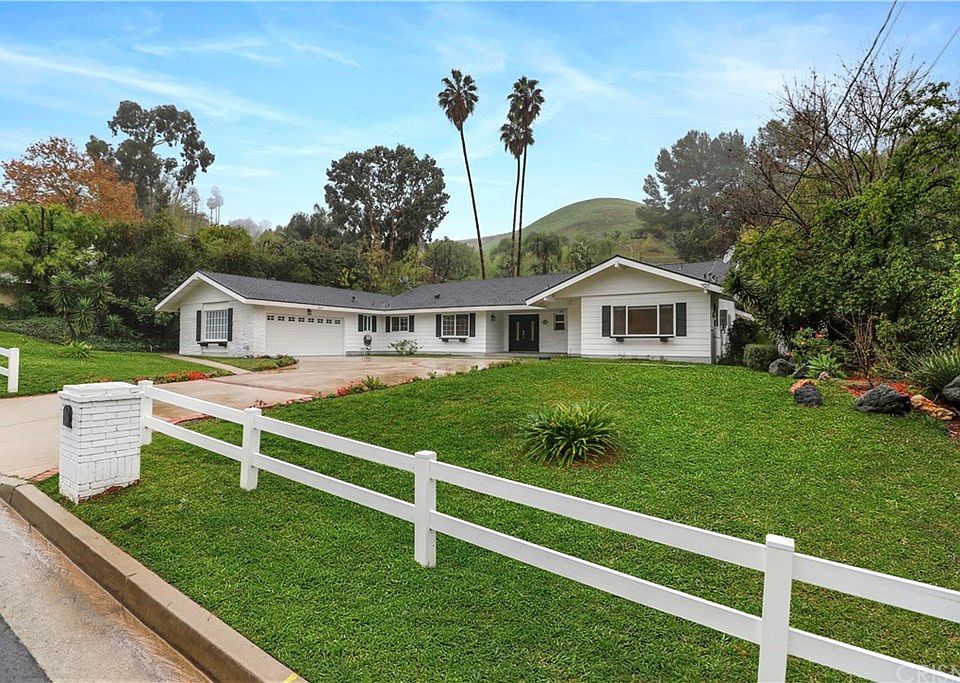 1st image of 5215 Del Moreno Dr