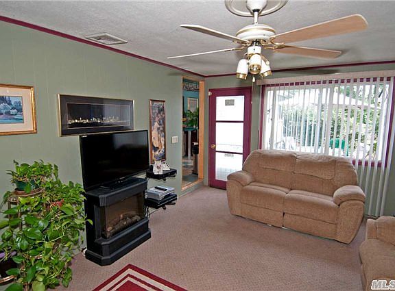 5th image of 19 Clarissa Ln