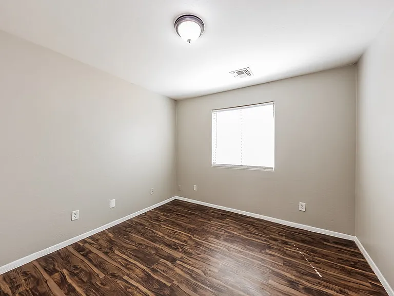 2040 S 86th Ln — Photo 11