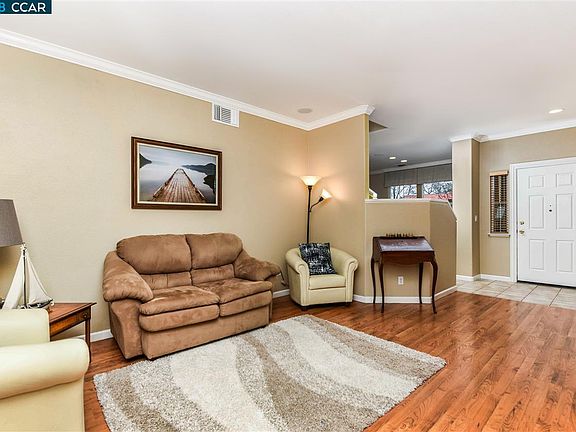 4th image of 378 Glacier Dr
