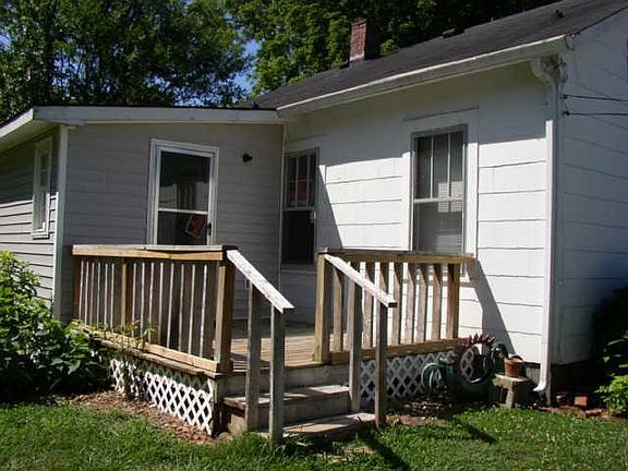 3rd image of 902 Lynwood St
