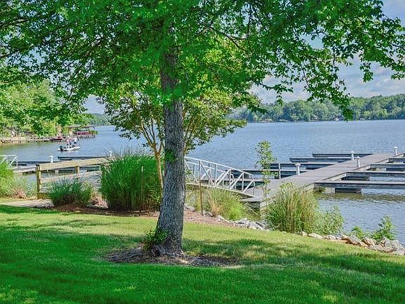 4th image of 844 Eagles Harbor Dr