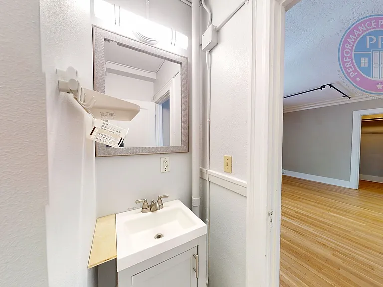 1811 NW Couch St #406 — Photo 6