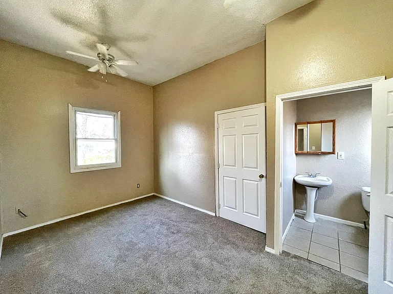 3840 Myrtle Ave — Photo 7