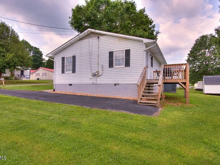 2418 Vines St — Photo 1