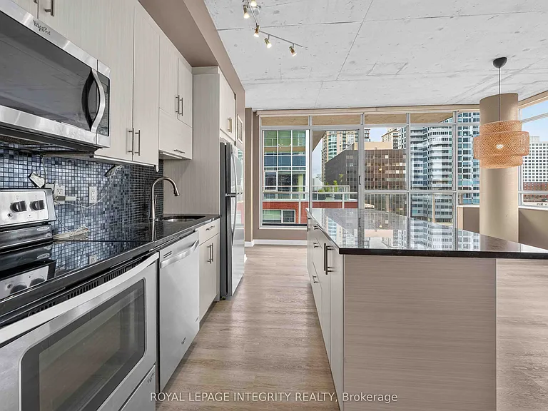 180 York St #909 — Photo 10