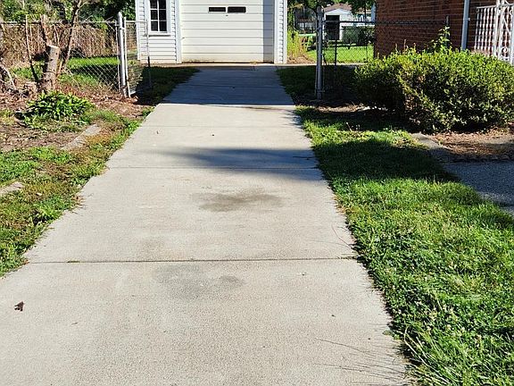 2nd image of 28000 W Chicago St