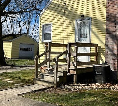 2nd image of 1577 Lynn Ave