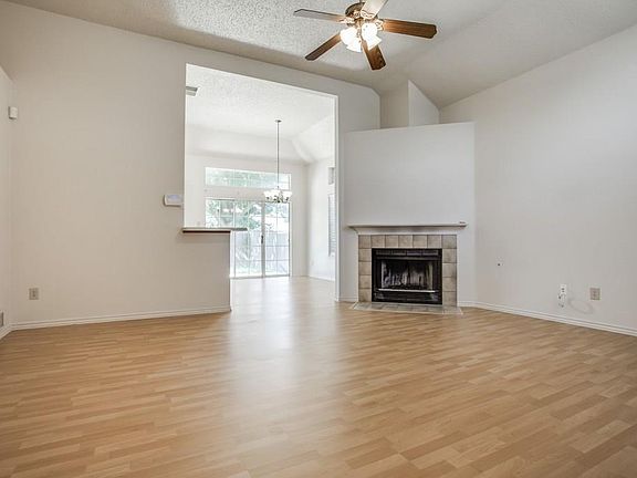 3rd image of 10012 Burgundy Dr