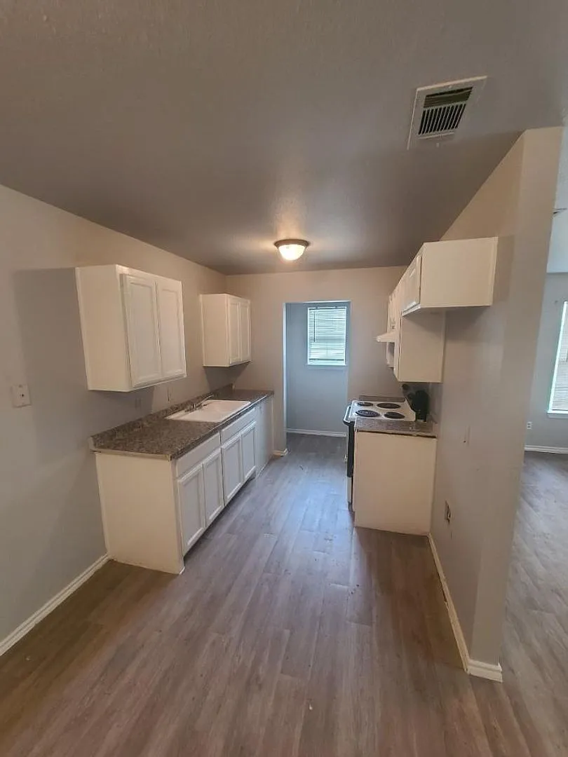 Single-Family Home Available! — Photo 3