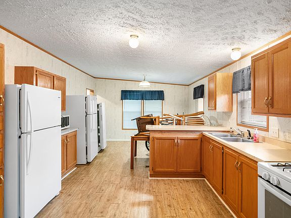 3rd image of 404 W Etherington St