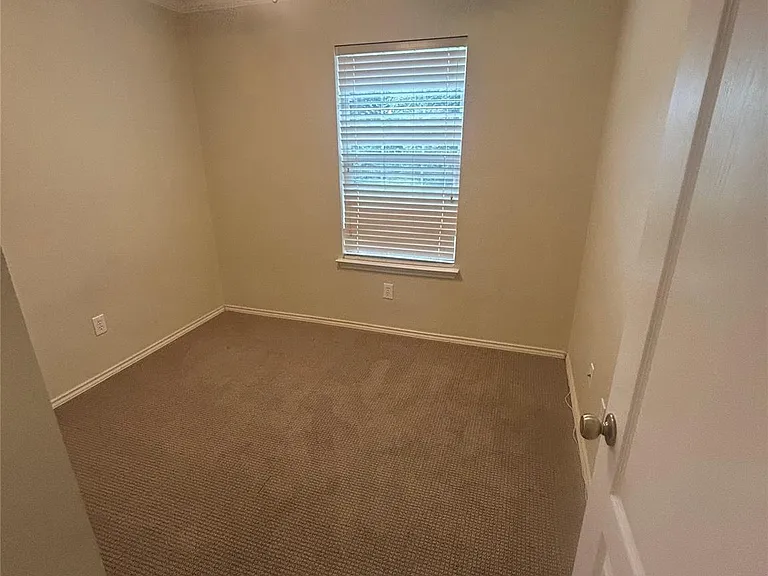 731 Abundance Ln — Photo 10