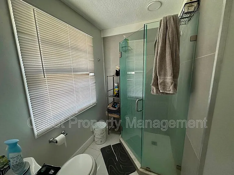 129 E Concord St #A — Photo 9