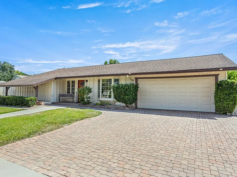 6221 Marlborough Dr — Photo 2
