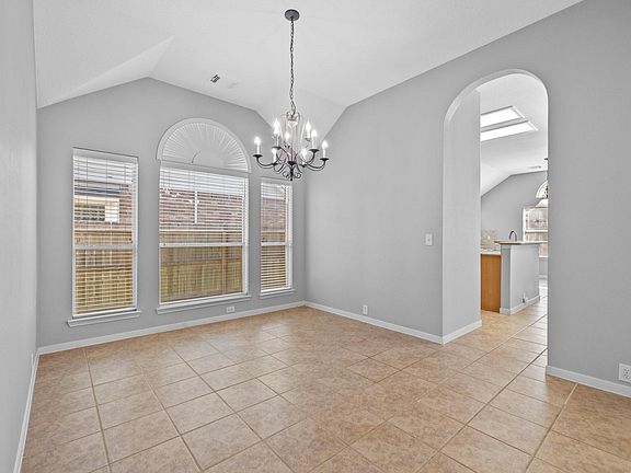 5th image of 2915 Sandleigh Dr